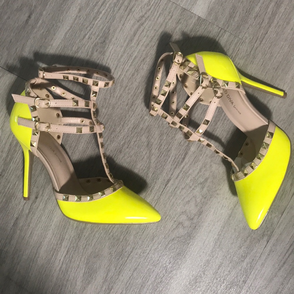 Neon Yellow pointy toe studded pumps